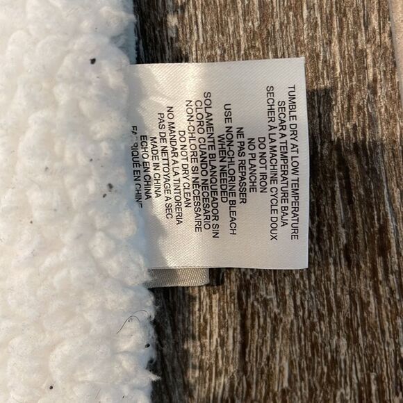 Reversible Green/Gray/white throw - Picture 3 of 4